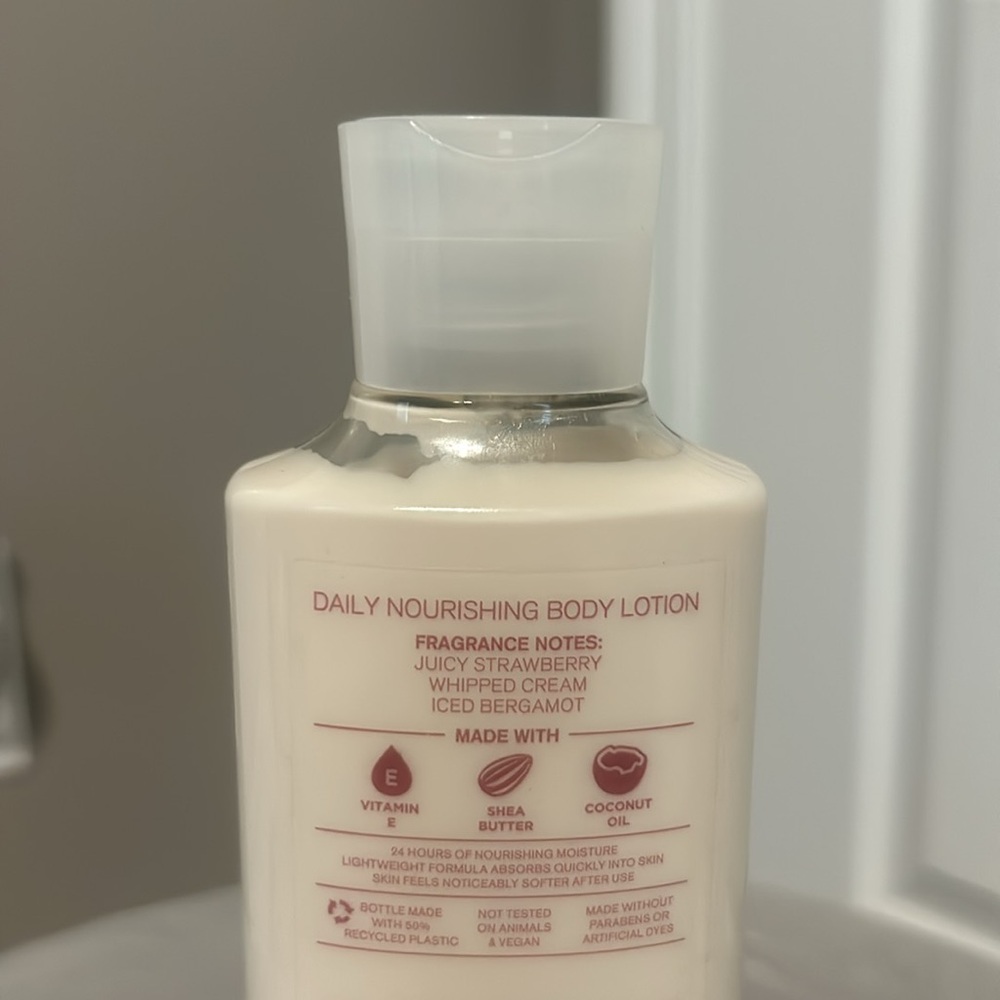 Body Lotion - Pink - Picture 2 of 2